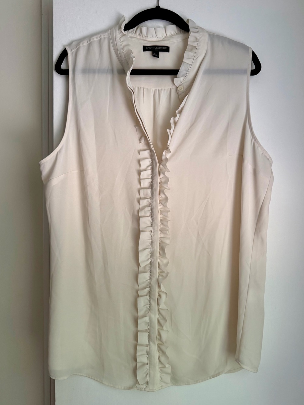 Banana Republic Factory sleeveless cream blouse size XL